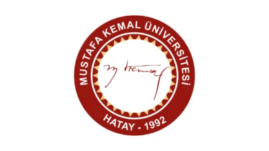 تأسست جامعة هاتاي مصطفى كمال Mustafa Kemal Üniversitesi عام 1992 في مدينة هاتاي أقصى جنوب تركيا بعد تحويل مدرسة أنطاكيا التعليمية التي كانت سابقاً تحت مظلة جامعة تشوكوروفا.