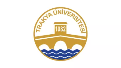 تأسست جامعة تراكيا Trakya Üniversitesi في عام 1982. ومنذ بداياتها قامت بتدريس مستويات البكالوريوس والدراسات العليا والدكتوراه في أدرنة.