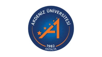 تقع جامعة اكدينيز Akdeniz Üniversitesi في وسط مدينة أنطاليا بدأت عملياتها في عام 1982بهدف المساهمة في الإنتاج من خلال توفير تعليم على مستوى