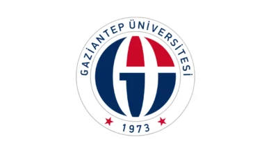 تأسست جامعة غازي عنتاب Gaziantep Üniversitesi عام 1973وأصبحت ضمن هيئة جامعة الشرق الأوسط التقنية في أنقرة وتحولت إلى جامعة مستقلة عام 1987