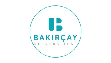 جامعة ازمير باكرتشاي İzmir Bakırçay Üniversitesi هي جامعة حكومية تركية تأسست عام 2016 في مدينة ازمير. وتحتوي جامعة ازمير باكرتشاي على 7 كليات و3 معاهد مهنية و 1 معهد عالي