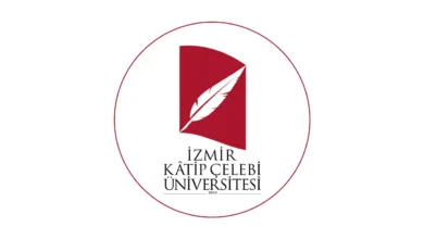 تأسست جامعة ازمير كاتب شلبي İzmir Katip Çelebi Üniversitesi إحدى الجامعات الحكومية الأربع في إزمير في عام 2010 وبدأت التعليم في عام 2012