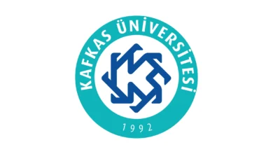 جامعة كافكاس Kafkas Üniversitesi هي جامعة حكومية تركية تأسست عام 1992 في مدينة قارص. وتحتوي جامعة كافكاس على 11 كلية و 9 معاهد مهنية