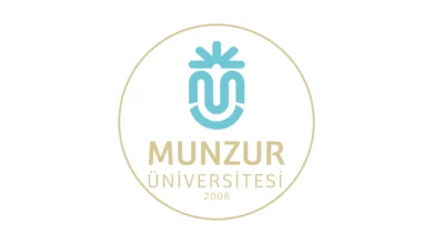 جامعة منذر Munzur Üniversitesi التي تقرر تأسيسها باسم جامعة تونجلي من خلال حمل اسم المقاطعة في عام 2008. هي مؤسسة للتعليم العالي في تونجلي .