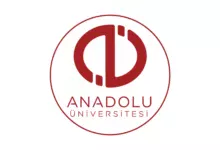 تأسست جامعة اناضولو Anadolu Üniversitesi في عام 1958 تحت اسم أكاديمية اسكي شهير للاقتصاد والعلوم التجارية وتقع في محافظة اسكي شهير