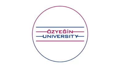 جامعة اوزيجين هي جامعة تركية خاصة. تأسست في مدينة اسطنبول عام 2007، من قبل "مؤسسة حسنو م. اوزيجين". وتشتهر جامعة أوزيجين بتميزها الأكاديمي ونهجها التعليمي المبتكر وتعاونها القوي في الصناعة